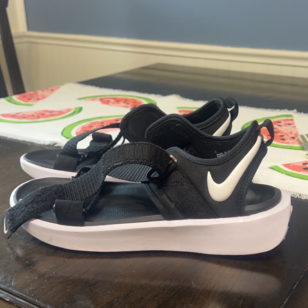 Nike women’s size 10 sandals